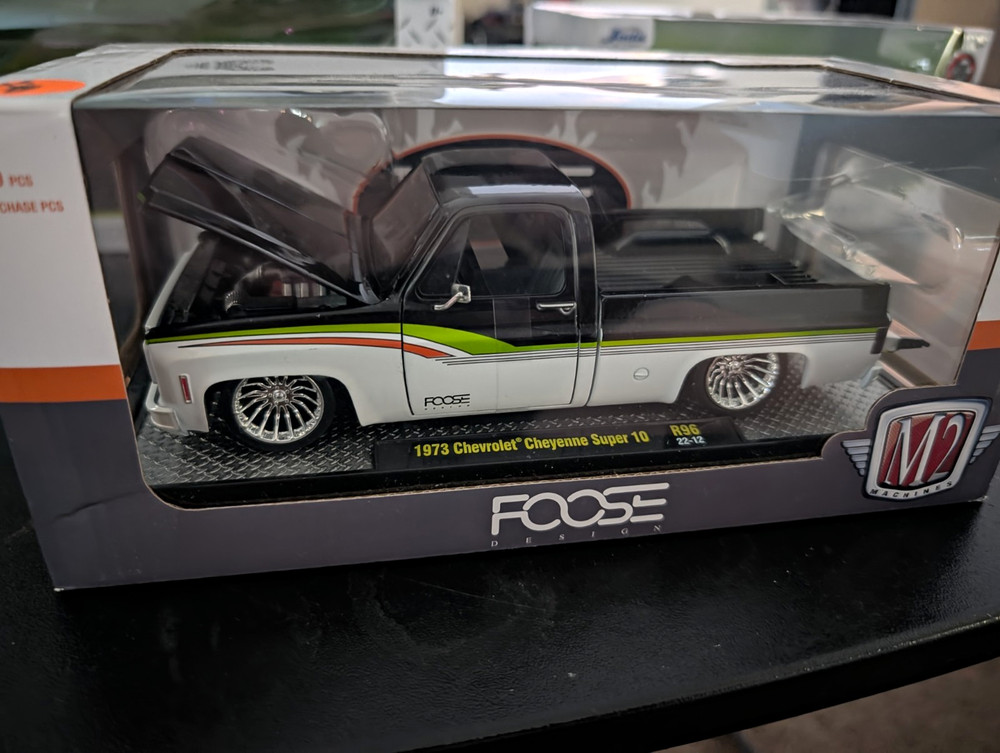 M2 Machines Foose Design 1973 Chevrolet Cheyenne Super 10 Diecast Car 8+ 1/24