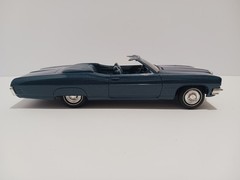 1/25th Scale 1970 Pontiac Bonneville Convertible Promo Car in Atoll Blue, Nice,
