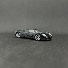 Pagani Utopia Caron Black 1/64 Diecast Car Model Toy Alloy Auto Miniature Gift