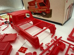 Vintage IMC Dodge LITTLE RED WAGON / Kit No. 107-200 / 1/25 Scale Model