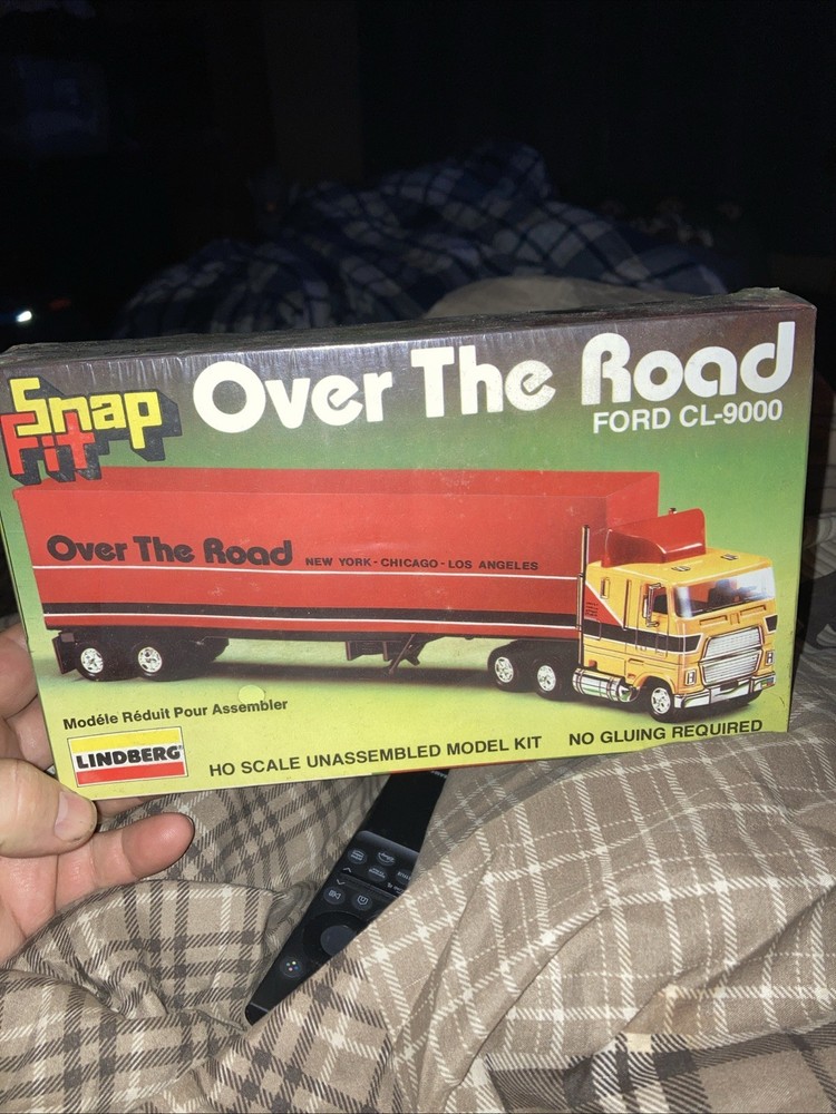 1982 Lindberg HO Ford CL-9000 Over the Road Snap Fit Model Kit #1047 SEALED