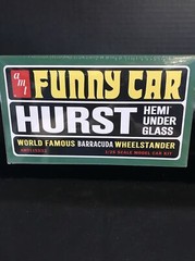 AMT 1153/12 HURST HEMI UNDER GLASS BARRACUDA DRAG CAR-NIB-1/25 SCALE