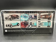 REVELL ’29 FORD MODEL A ROADSTER 2’n 1 MODEL KIT 1/25 SCALE