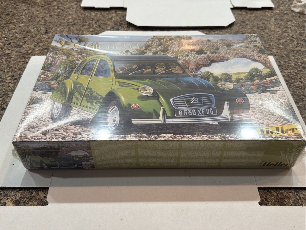 HELLER 1/24 SCALE CITROEN 2 CV FACTORY SEALED KIT! CIRCA 2000’s! VMCP!