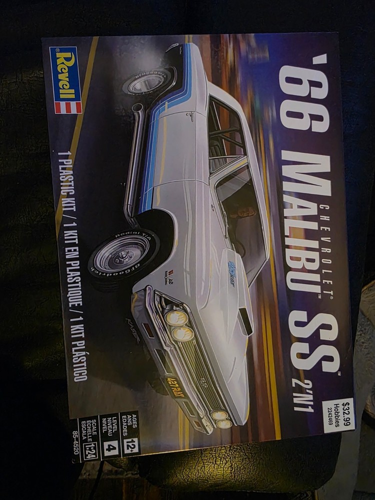 85-4520 1966 Chevy Malibu SS 2N1 Model Car Kit 1:24 Scale 92-Piece Skill Level 4