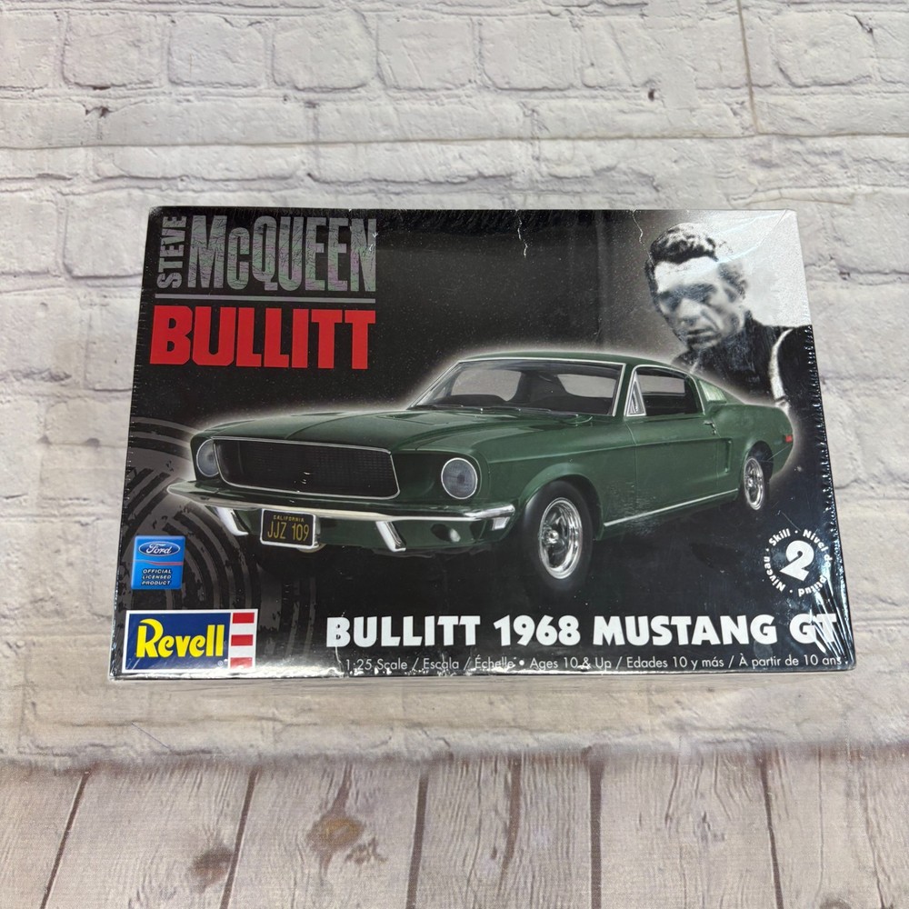 Revell Bullitt 1968 Ford Mustang GT 1/25 Scale Model Kit Steve McQueen D120 -1