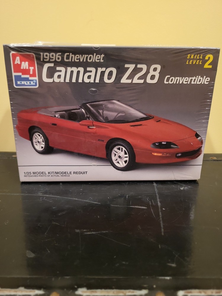 AMT ERTL 1996 Chevrolet Camaro Z28 Convertible 1:25 Scale Model Kit Red