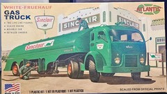 White-Fruehauf Gas Truck Sinclair Plastic model kit (Atlantic) Assembled