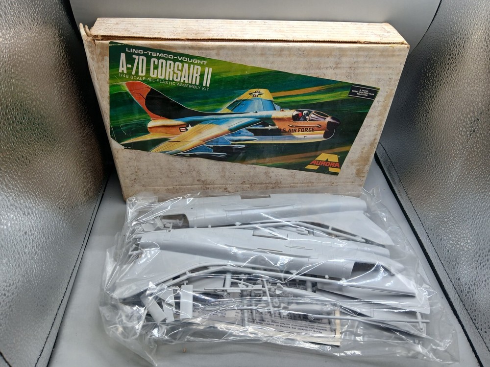 Vintage Aurora 1976 Vintage Model Kit Vaught A Corsair 2 1:48 Young Build Club