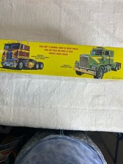 AMT By Round 2 AMT724/06 White Western Star Retro Deluxe 1/25 Scale Model Kit