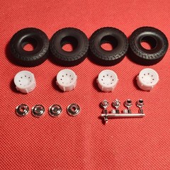 Wheels & Off Road Tires 1985 GMC Jimmy 1:25 scale model car part Revell