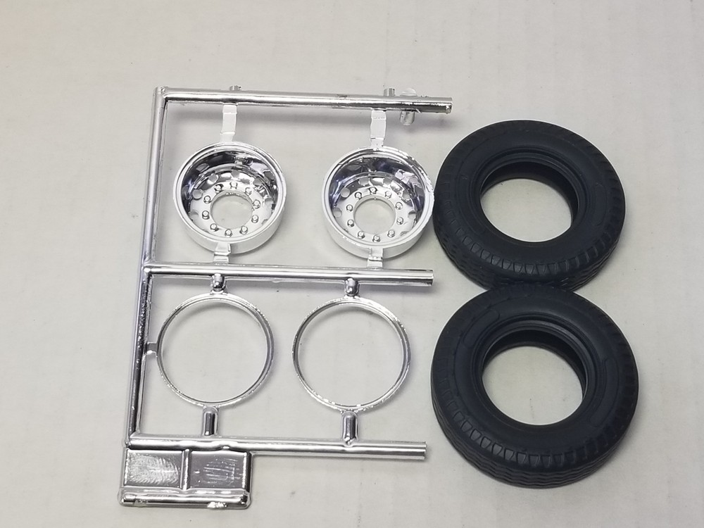2 – REAR OUTER WHEELS & TIRES from Kenworth W925 AMT 1:25 Model Kit W-925