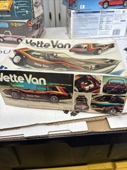 VINTAGE ORIGINAL MPC 1/25 SCALE 1977 VETTE VAN UNBUILT MODEL KIT