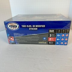Vintage 1965 OLDS 88 Modified Stocker AMT Ertl 1:25 Model Kit Sealed New Car