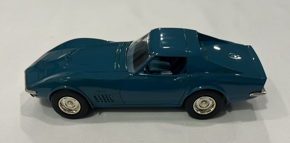 AMT ERTL 1970 Chevrolet Corvette LT-1 (Mulsanne Blue) 6878 w/ Package
