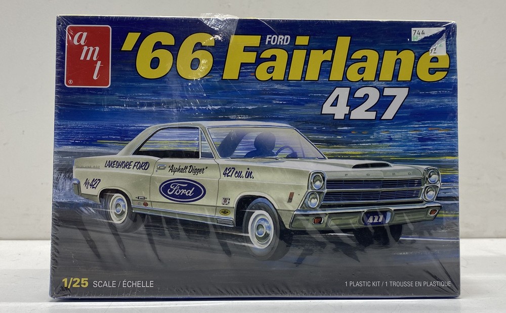 AMT ’66 Ford Fairlane 427 Plastic Model Kit 1:25 Scale Round 2 Sealed New