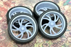 1/24 Scale: 24-Inch “Intro Spyder” Wheels And Tires; Resin;1/25