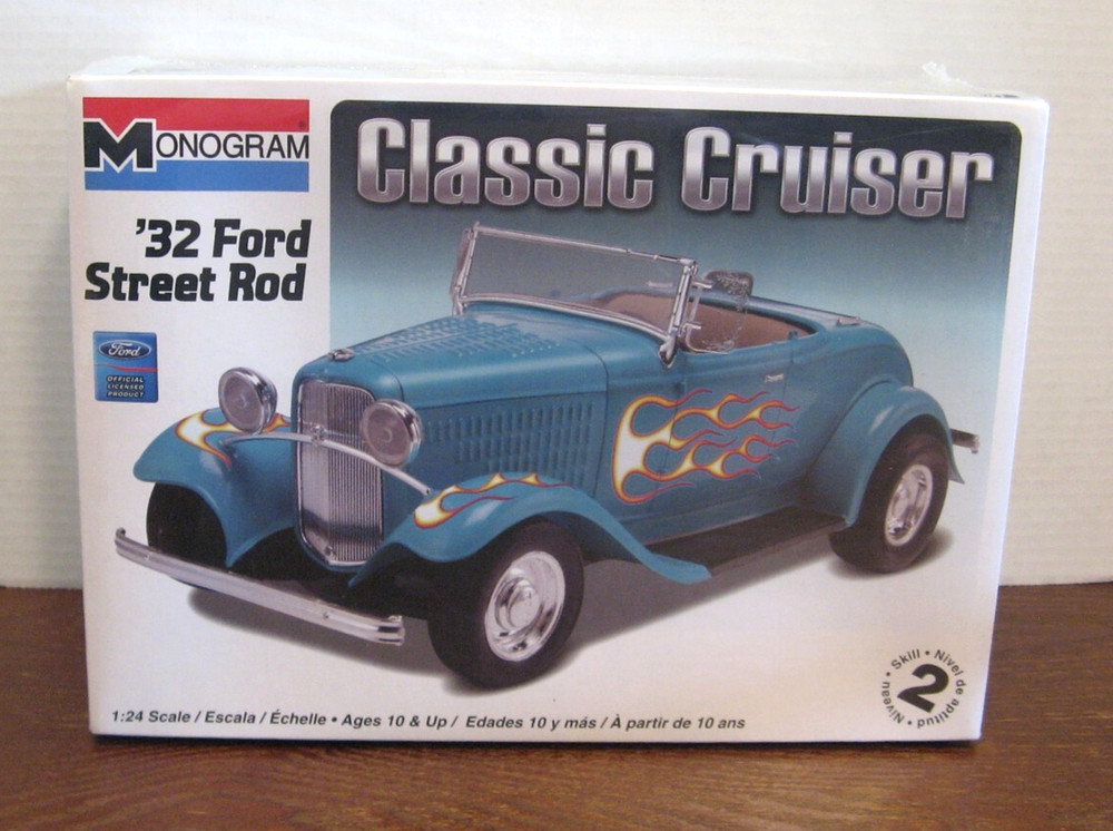 Ford ’32 Street Rod Classic Cruiser 1:24 scale Monogram Kit 85-0882 Sealed