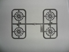 ICM 24001 – 1/24 – Model T 1913 Roadster American Passenger Car scale model kit