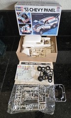 VINTAGE REVELL 1953 CHEVROLET PANNEL CAR 1/25 SCALE MODEL KIT