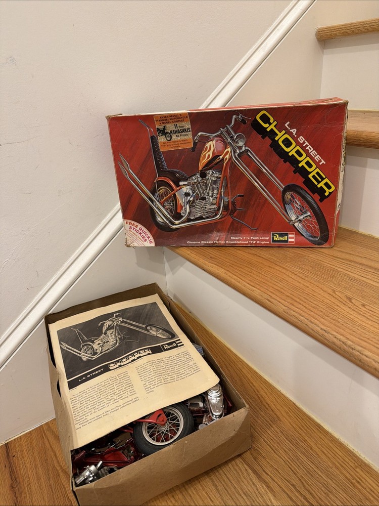 Revell L.A. Street Chopper Classic Harley Knucklehead 1/8 Model Kit