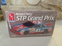 1990 AMT #43 Richard Petty STP Grand Prix 1/25 Scale Model Kit #6728 NEW