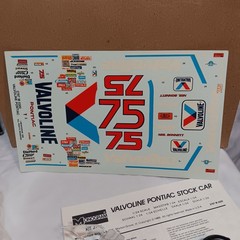 Monogram 1/24 Neil Bonnett’s Valvoline Pontiac Stock Car NASCAR Open Complete