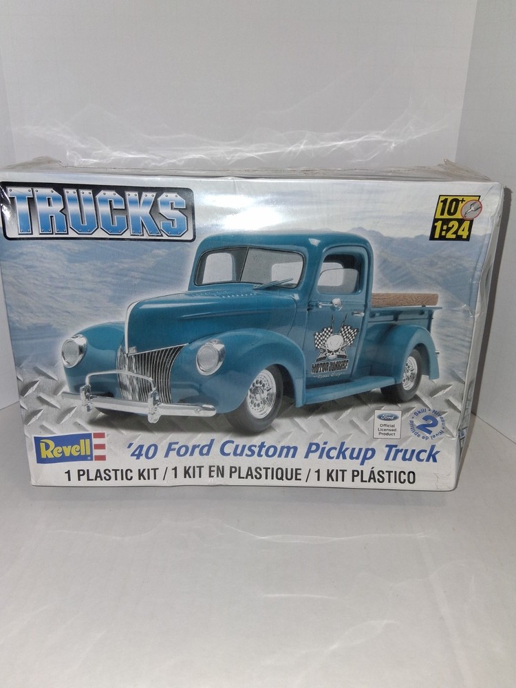 NEW Revell Trucks 1:24 ’40 Ford Custom Pickup Truck Plastic Model Kit