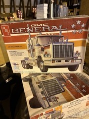 1:25 AMT GMC GENERAL Semi Truck Plastic Model Kit *NEW SEALED*