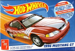 AMT1298M – Hot Wheels 1996 Ford Mustang GT (Snap) 1:25 Scale Model Kit