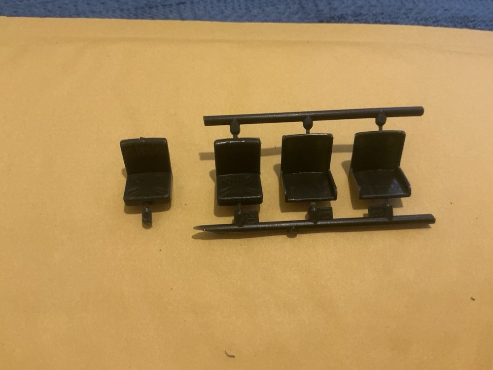 1:35 Scale Model Parts 1 1/2 Ton Personnel Carrier Seats And Backs Only