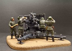 1/72 WWII German FLAK 36/37 Type 88mm Gun With 4 Soliders Plastic Model W/Base
