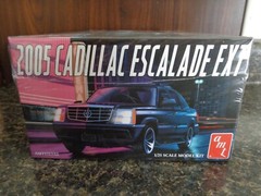 2005 CADILLAC ESCALADE EXT 1/25 AMT ROUND2 NEW SEALED 2022