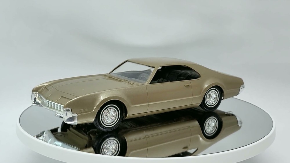 Jo-Han 1/25 Scale 1966 Oldsmobile Toronado Dealer Promo – Pale Gold