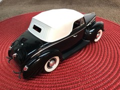 REVELL 1/25 1940 FORD CONVERTIBLE FACTORY BUILT BOX ART STUDIO DISPLAY MODEL