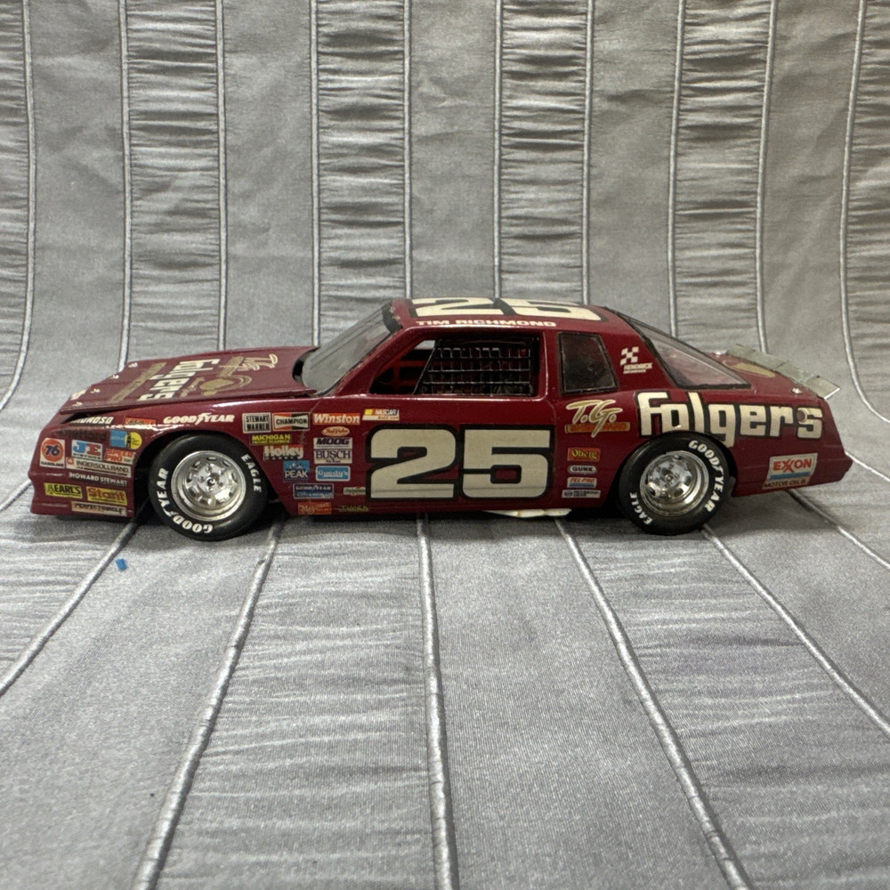 Revell/Monogram Built Up #25 Tim Richmond Folgers Monte Carlo Aero Model Car.