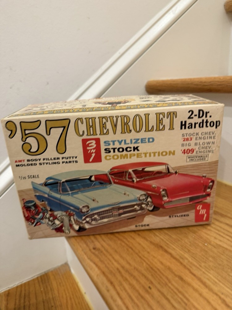 AMT 57 Chevrolet 3in1 2 Door Hardtop Car model kit