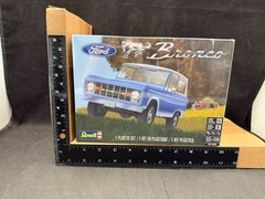 Revell 1966 – 1977 Ford Bronco 1:25 Scale Plastic Model Kit 85-4320 NISB
