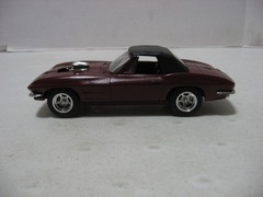 AMT/ERTL Maroon 1963 Chevrolet Corvette Conv 1/25 Scale Built Model Kit #6774