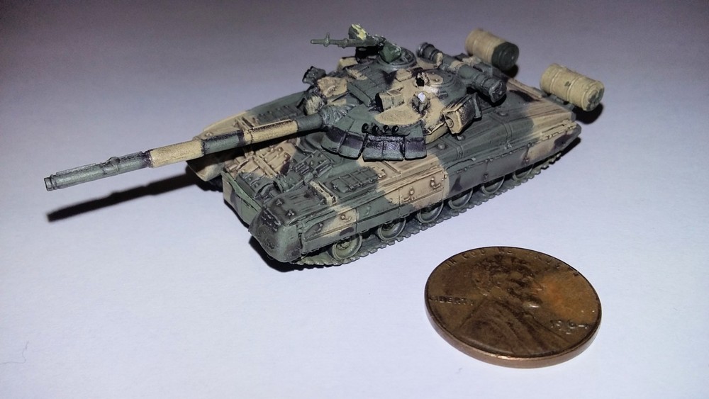 Takara 1/144 World Tank Museum 6. Russian T80U tank. In Camouflage (#105)