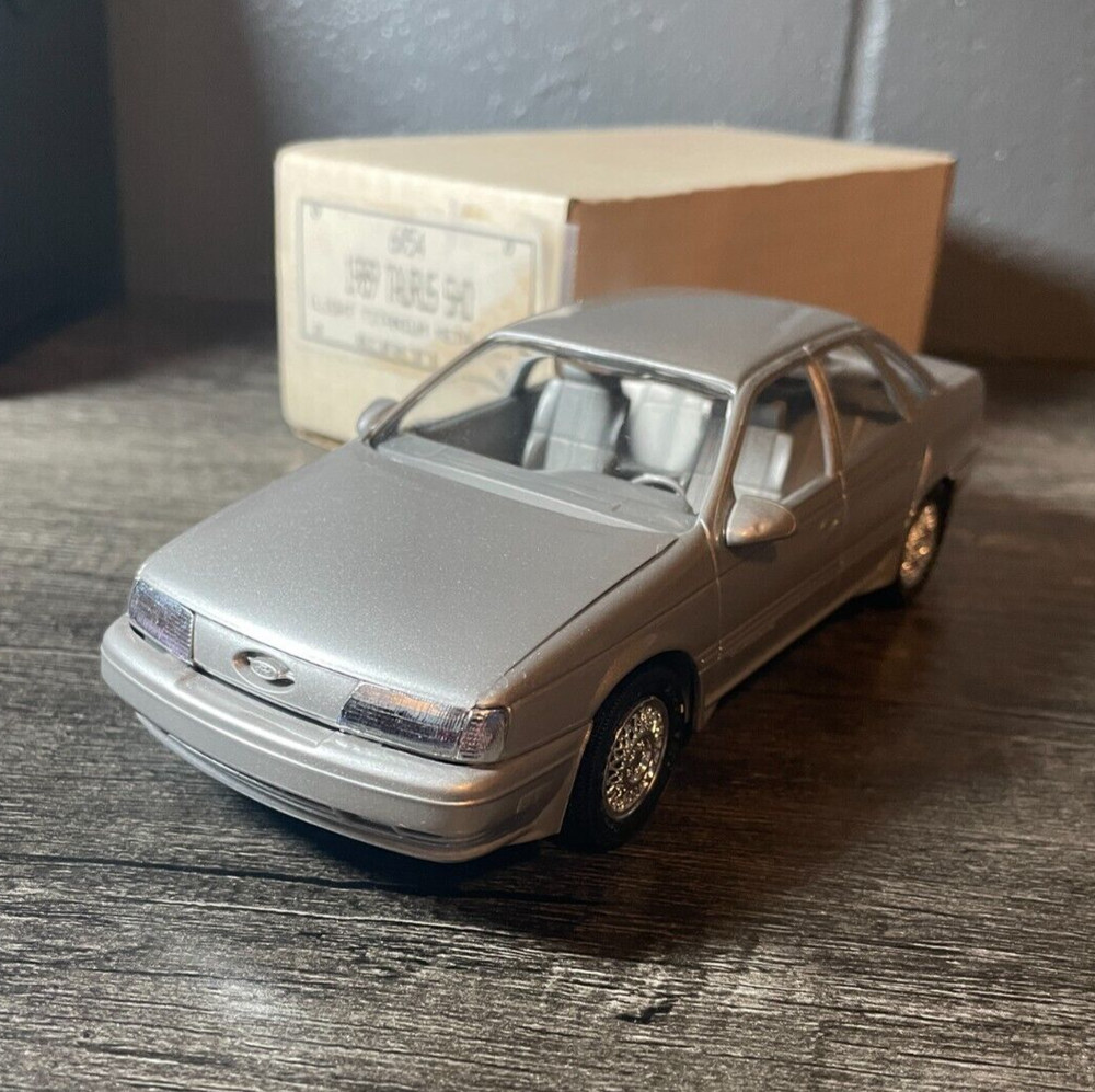 1989 Ford Taurus SHO Silver Promo Model 6054 ERTL Light Metallic Titanium