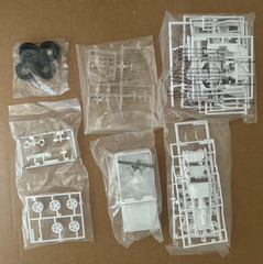 Revell 1/25 Jeep Wrangler Rubicon Kit Sealed bags in open box