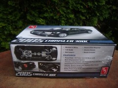 2005 Chrysler 300C Model Car Kit- 1/25 scale by Amt #681 NIB