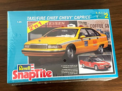 REVELL TAXI/FIRE CHIEF CHEVY CAPRICE 1:25 MODEL KIT Vintage Sealed 1993