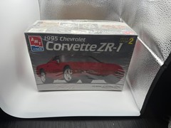 AMT 1/25 1995 Corvette ZR-1 Model Kit #6535 Sealed Skill Level 2