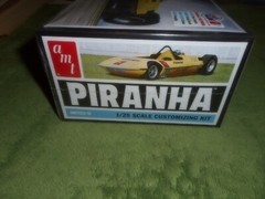 AMT 1122, 1/25 PIRANHA REAR ENGINE DRAGSTER PLASTIC MODEL KIT, AS IS
