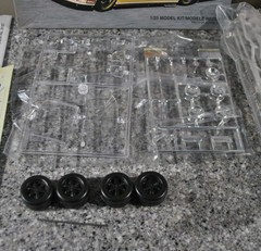 1995 AMT / ERTL KELLOGG’S MONTE CARLO CAR – CONTENTS SEALED