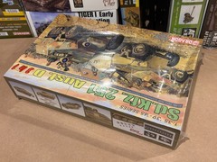 Dragon Models 6233 1/35 Sd.Kfz. 251 Ausf. D 3 in 1 Model Kit