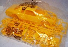 DONOR 1983-1986 NASCAR FORD THUNDERBIRD STOCK CAR KIT – YELLOW- MONOGRAM 1/24