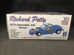 Salvinos Jr Richard Petty Oldsmobile 442 1979 Winner 1:25 Scale Model Kit